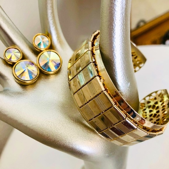 Vintage Aurora Borealis Rivoli Earrings & Retro Bracelet - Picture 12 of 12